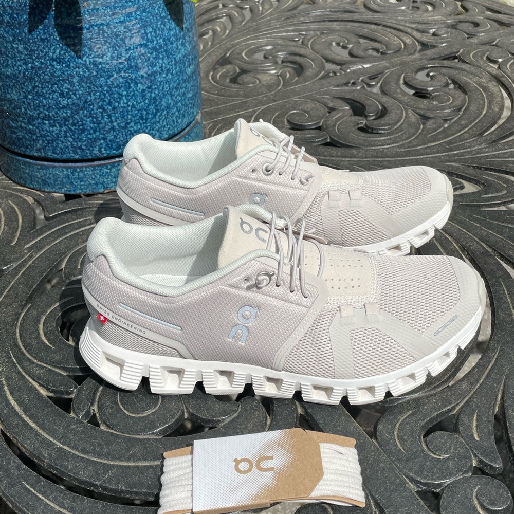 On Cloud 5 Running White Athletic Shoes size 7